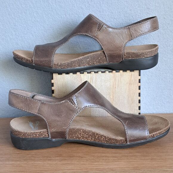 Dansko Reece Women’s Size 6.5 / EU 37 Brown Leather Toe Loop Sandals Thongs - Picture 2 of 9